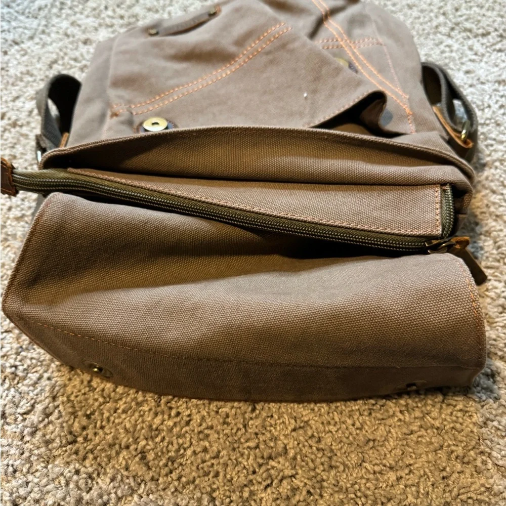Augur Canvas Shoulder Bag | Very Good Condition